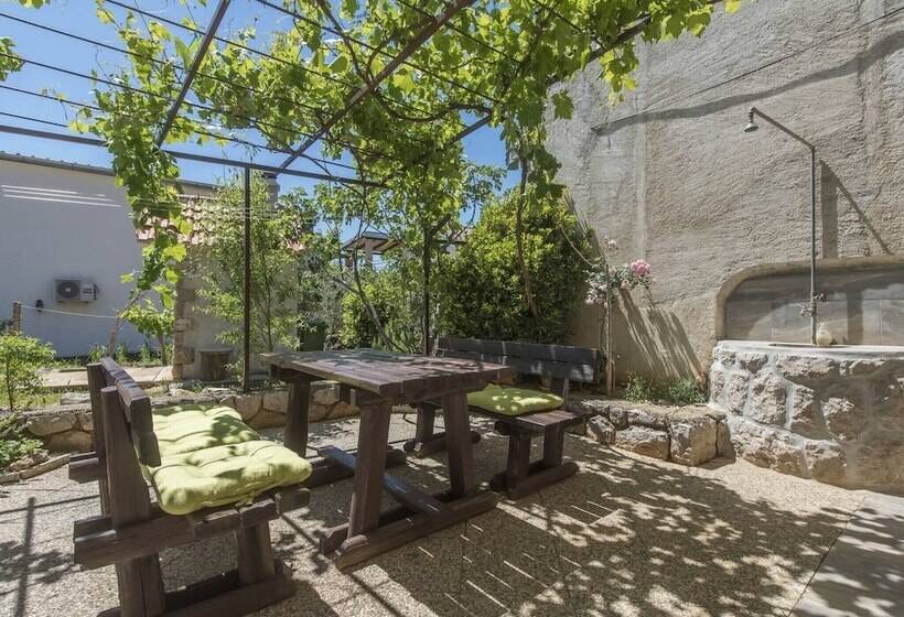 Nice Apartment With Private Roofed Terrace, Near The Sea And National Park