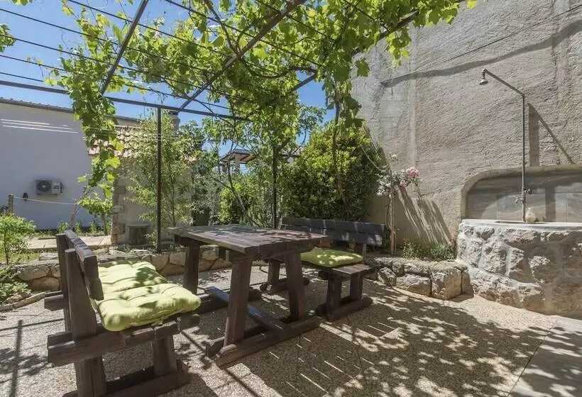 Nice Apartment With Private Roofed Terrace, Near The Sea And National Park