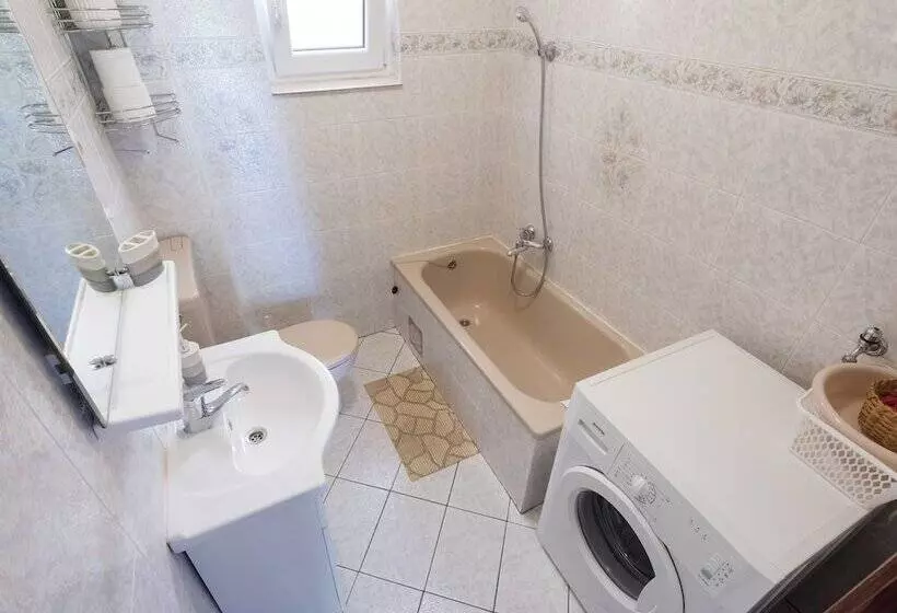 Nice Apartment With Private Roofed Terrace, Near The Sea And National Park