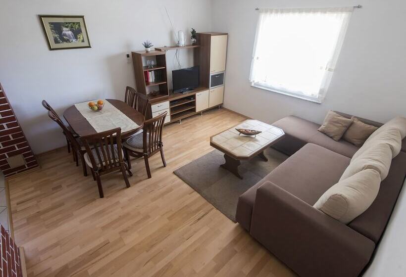 Nice Apartment With Private Roofed Terrace, Near The Sea And National Park