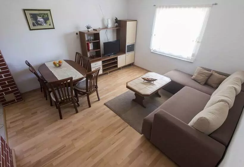 Nice Apartment With Private Roofed Terrace, Near The Sea And National Park