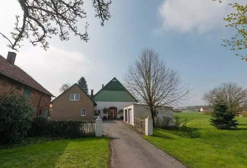 Spacious Apartment In Leopoldshöhe Near Teutoburg Forest