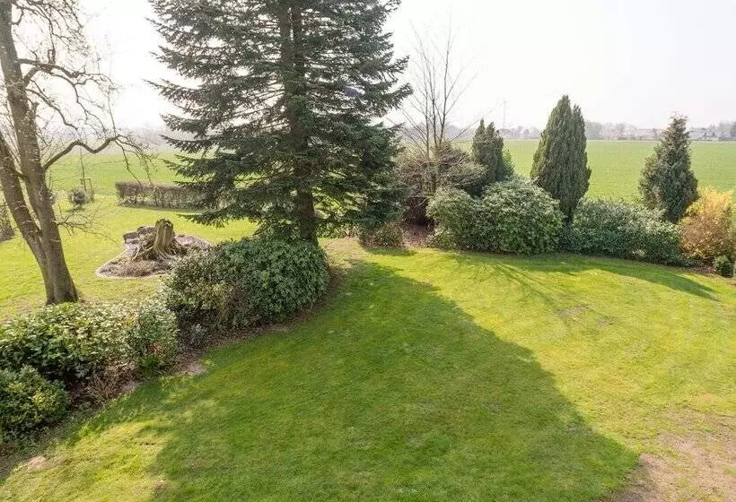 Spacious Apartment In Leopoldshöhe Near Teutoburg Forest