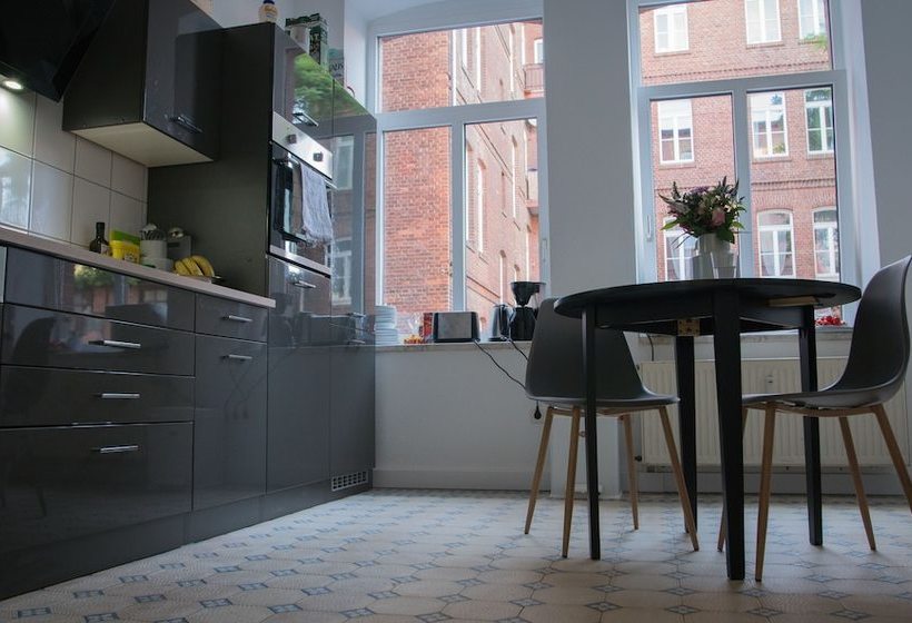 هاستل Kindheitstraum