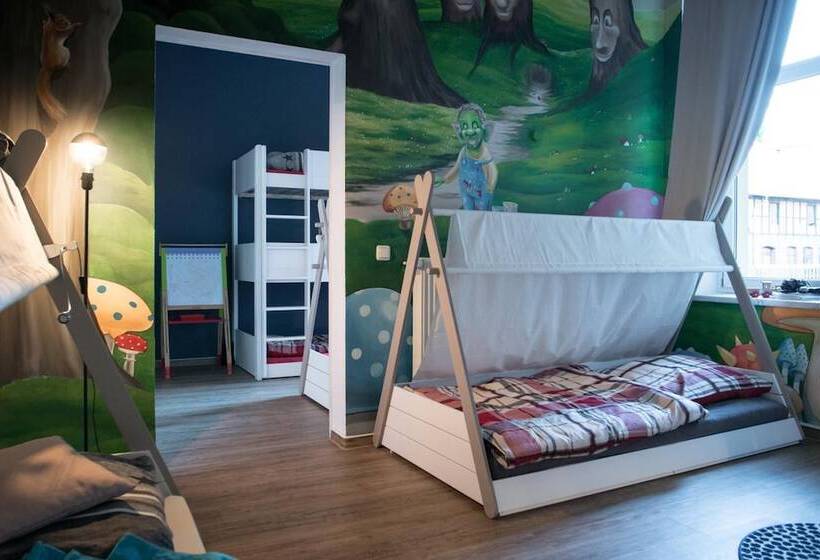 هاستل Kindheitstraum