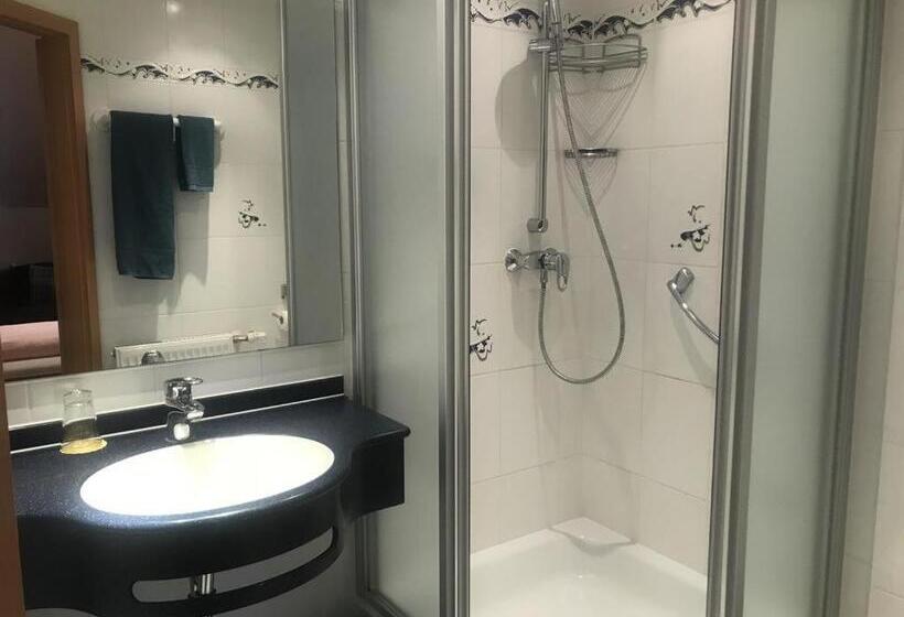 Au P Tit Max Studios