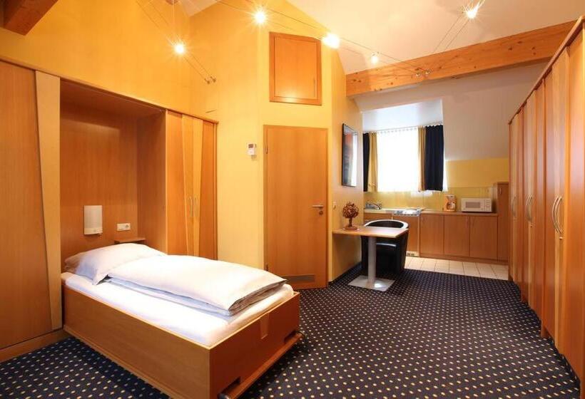 Au P Tit Max Studios