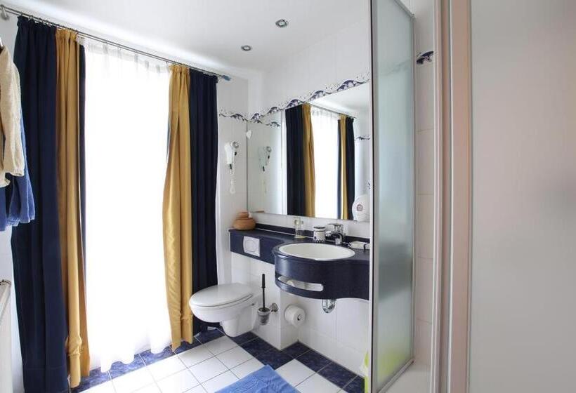 Au P Tit Max Studios