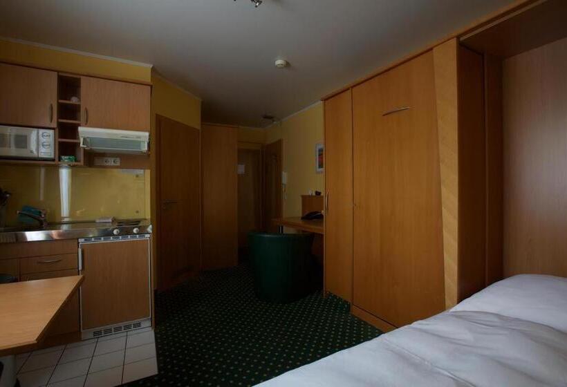 Au P Tit Max Studios