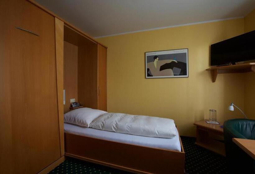 Au P Tit Max Studios