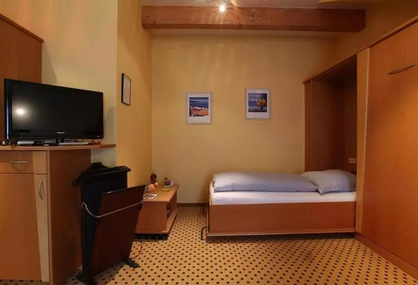 Au P Tit Max   Studios