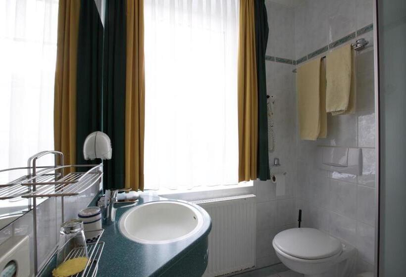 Au P Tit Max Studios