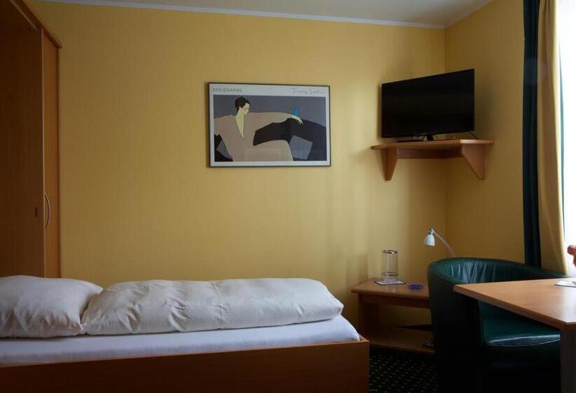 Au P Tit Max Studios