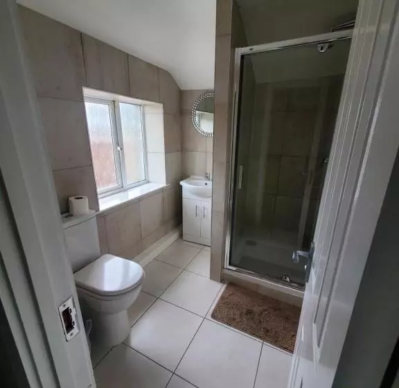 تختخواب و صبحانه Kgt House