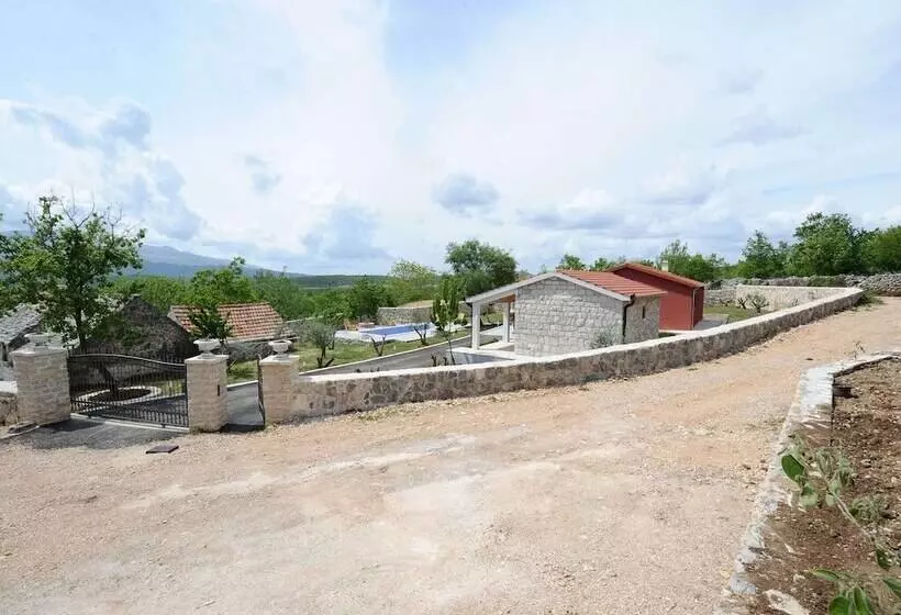 Villa With Private Pool In Trilj Dalmatia