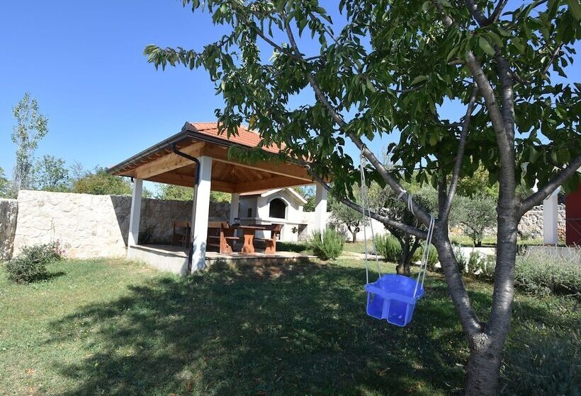 Villa With Private Pool In Trilj Dalmatia