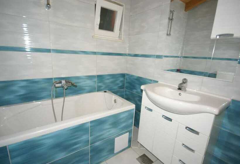 Villa With Private Pool In Trilj Dalmatia