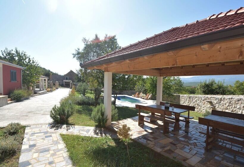 Villa With Private Pool In Trilj Dalmatia