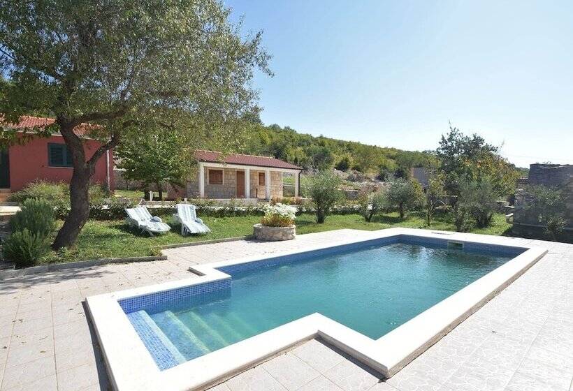 Villa With Private Pool In Trilj Dalmatia