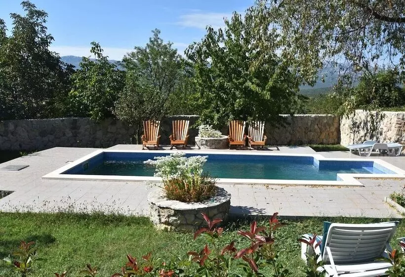 Villa With Private Pool In Trilj Dalmatia