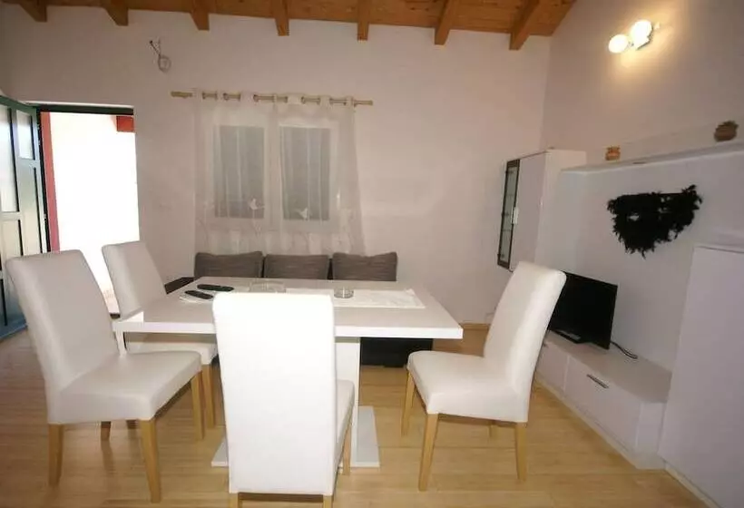 Villa With Private Pool In Trilj Dalmatia