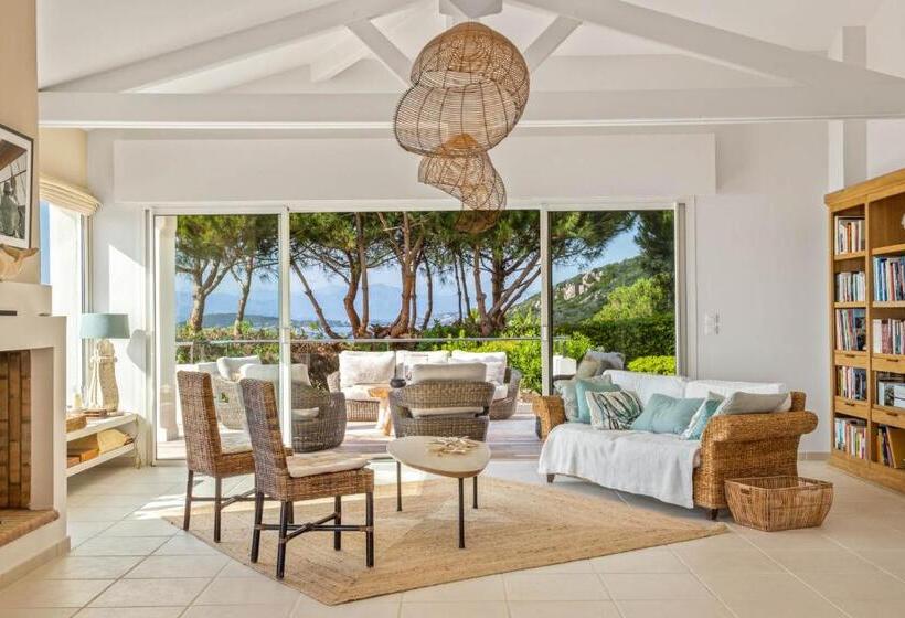 פנסיון A Casa Nostra