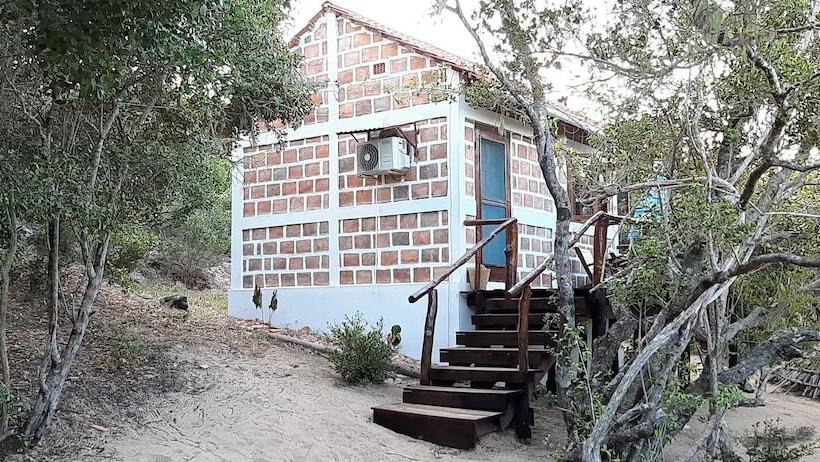 פנסיון Delih Beach Lodge