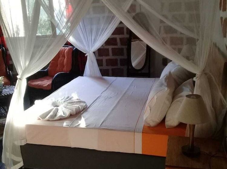 פנסיון Delih Beach Lodge