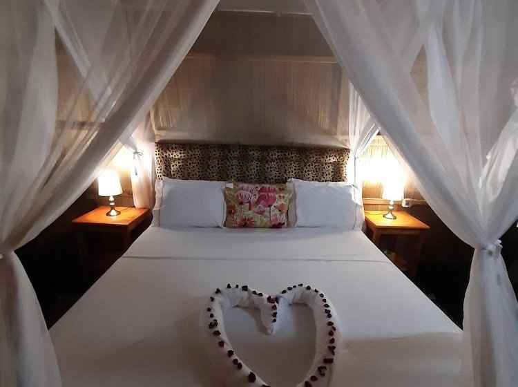 פנסיון Delih Beach Lodge