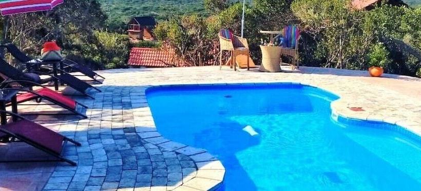 פנסיון Delih Beach Lodge