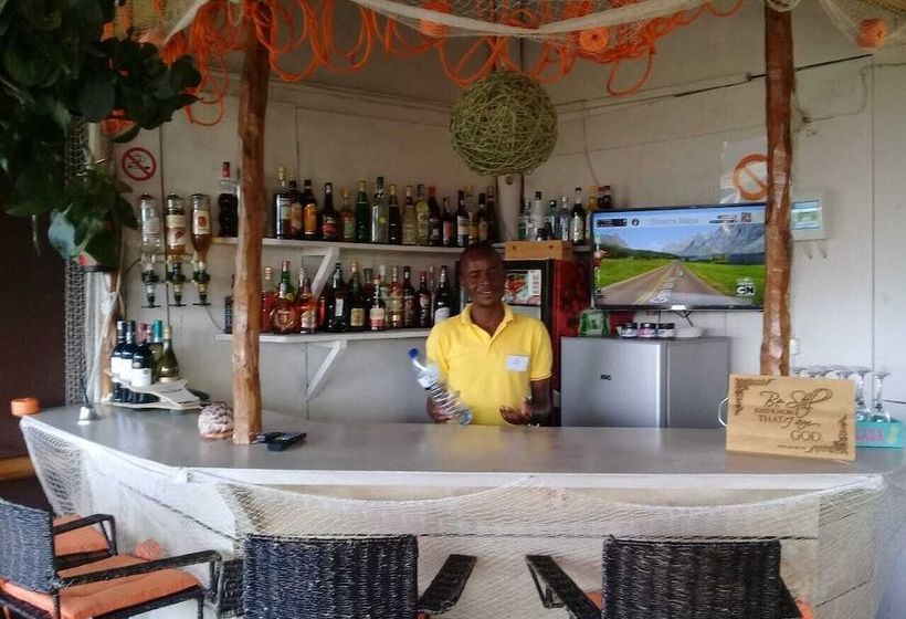 פנסיון Delih Beach Lodge