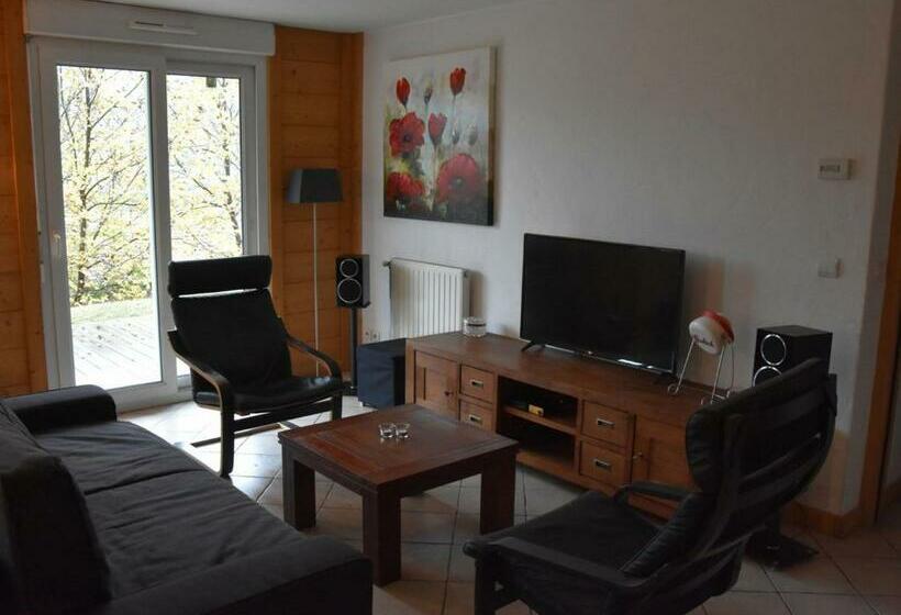 Spacious Apartment In Sallanches Near Ski Area