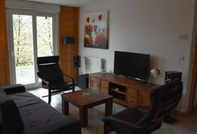Spacious Apartment In Sallanches Near Ski Area