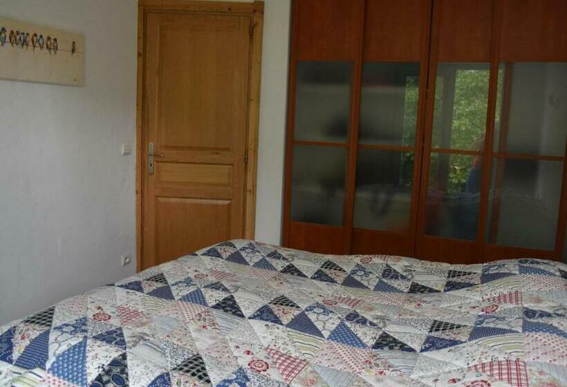 Spacious Apartment In Sallanches Near Ski Area