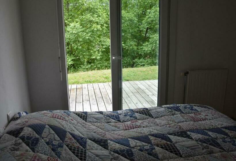 Spacious Apartment In Sallanches Near Ski Area