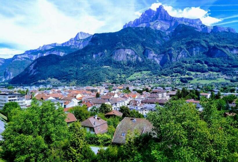 Spacious Apartment In Sallanches Near Ski Area