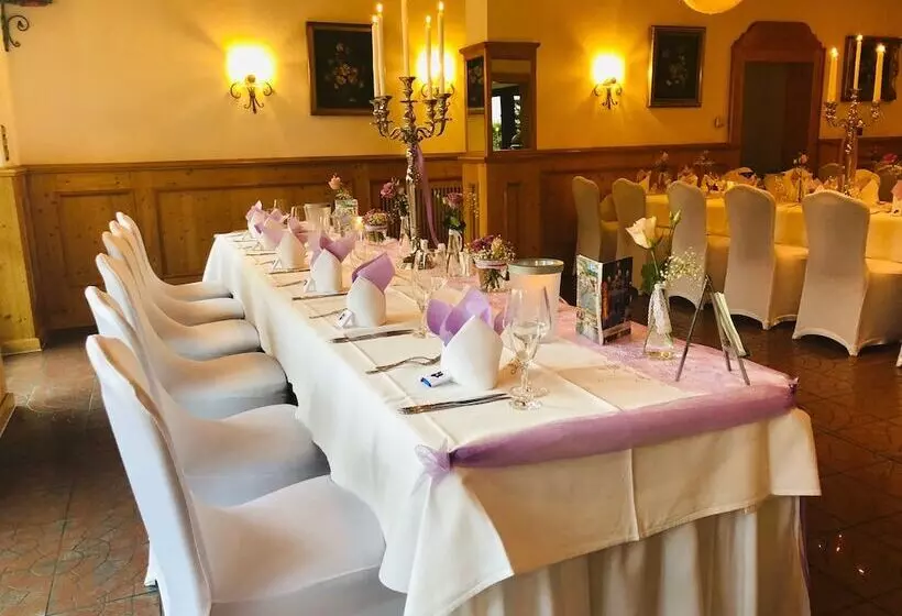 Hotelli Landhaus Massener Heide