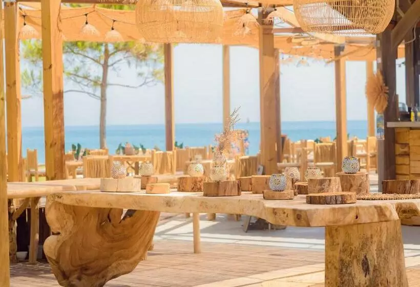 ホテル Hôtel San Lucianu