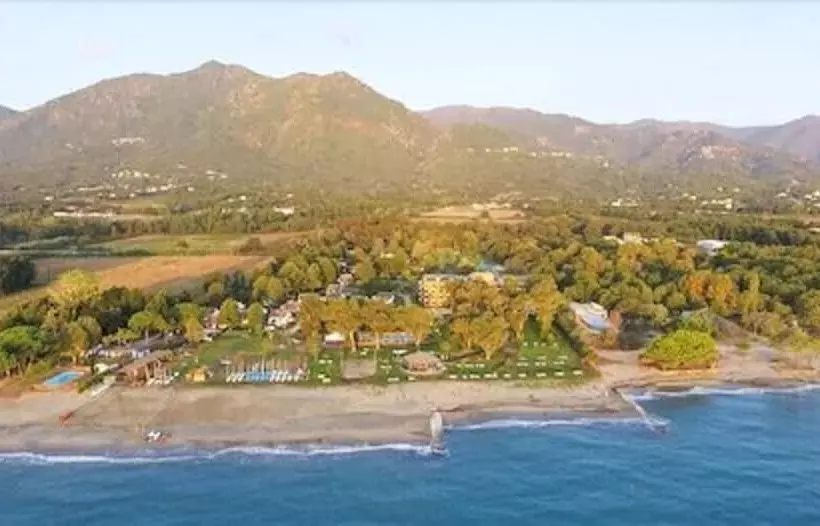 ホテル Hôtel San Lucianu