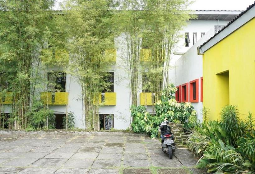 Hotel Reddoorz Near Jalan Yos Sudarso Manokwari