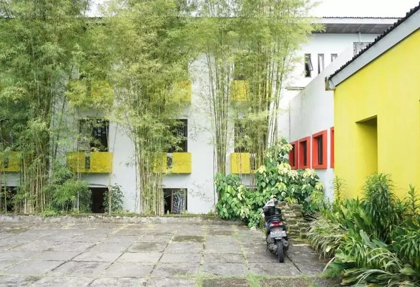 ホテル Reddoorz Near Jalan Yos Sudarso Manokwari