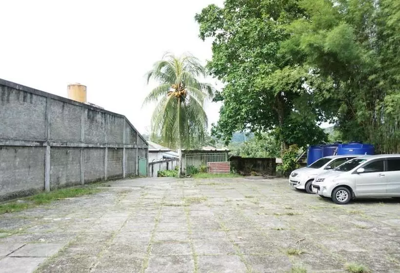 ホテル Reddoorz Near Jalan Yos Sudarso Manokwari