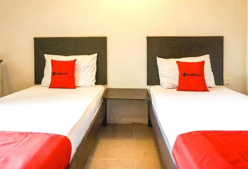 Hotel Reddoorz Near Jalan Yos Sudarso Manokwari