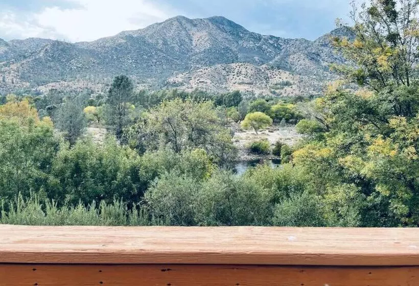 Bed and Breakfast Whispering Pines Lodge