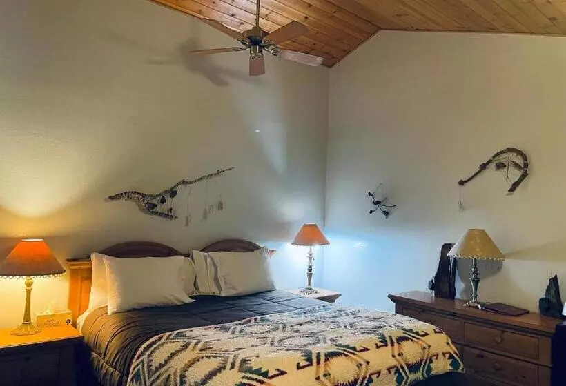 Bed and Breakfast Whispering Pines Lodge