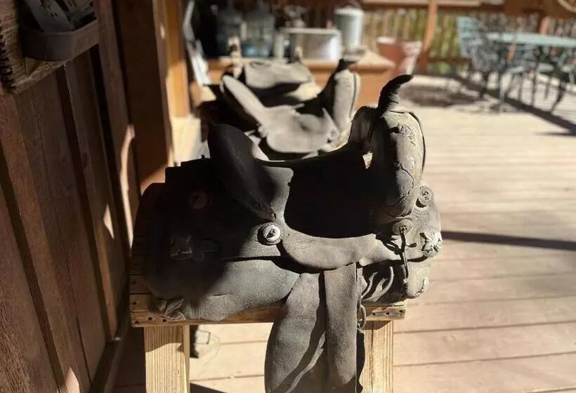 Bed and Breakfast Whispering Pines Lodge