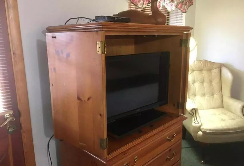 Bed and Breakfast Whispering Pines Lodge