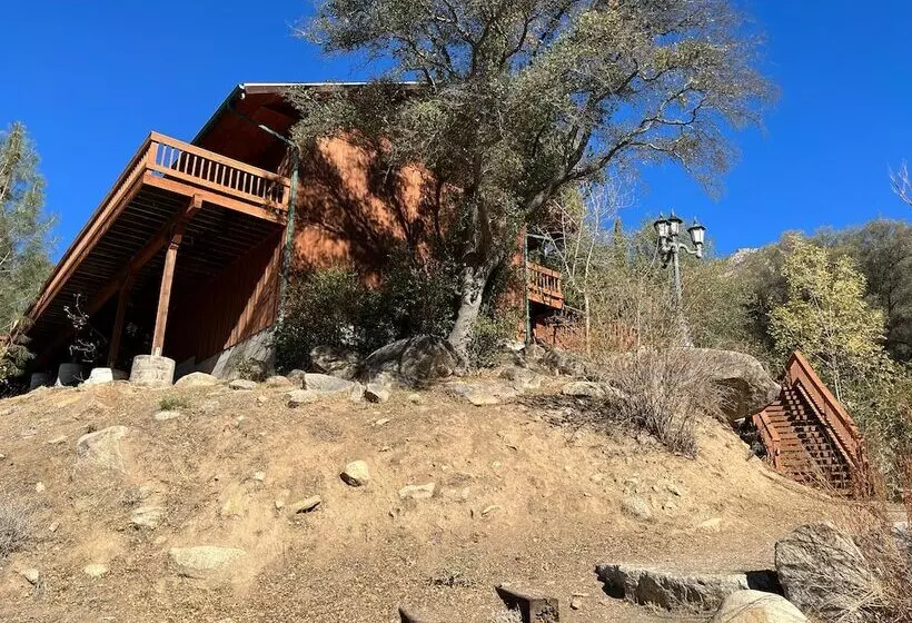 Bed and Breakfast Whispering Pines Lodge