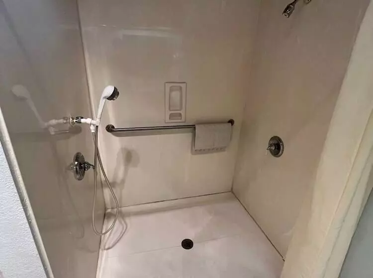 Bed and Breakfast Whispering Pines Lodge