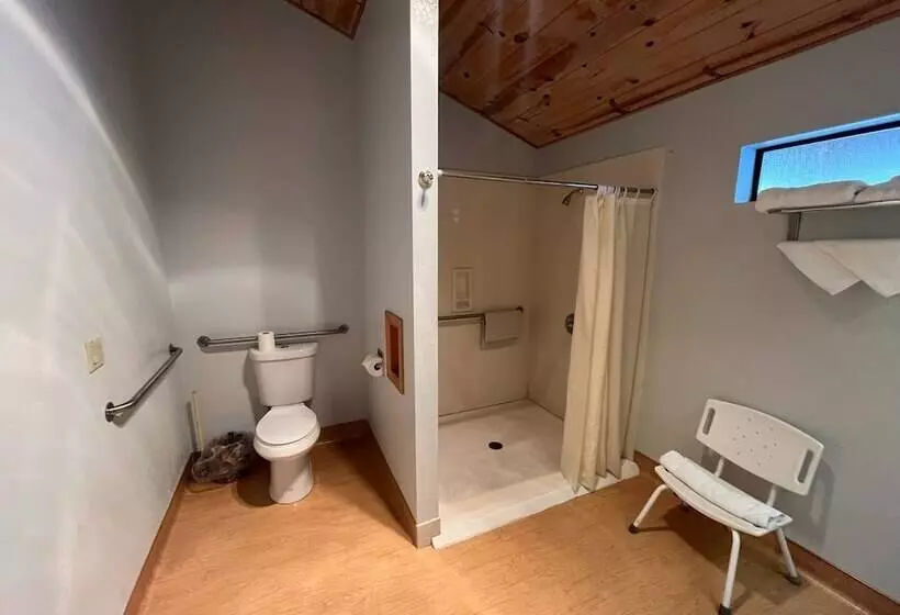 Bed and Breakfast Whispering Pines Lodge